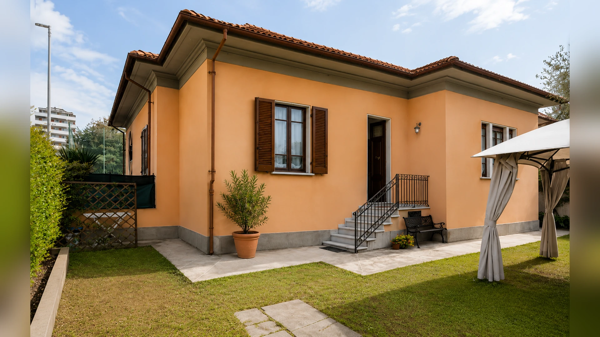 Esterni di A casa di Laura, Massa